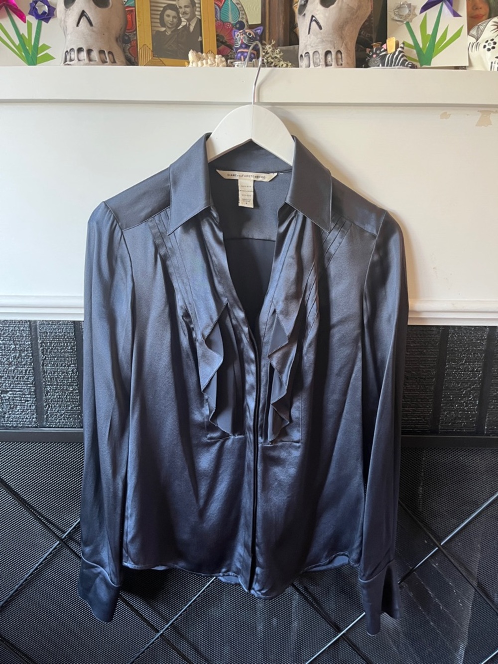 Diane Von Furstenberg Dark Navy Blue Silk Ruffle Button Down Blouse size 6